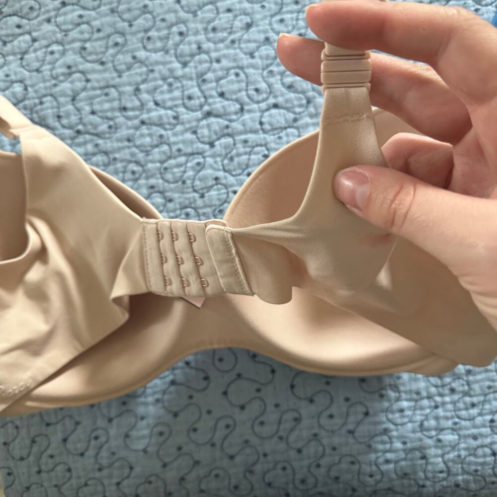 VICTORIA'S SECRET Lined Demi Bra in Light Beige Size 38D everyday adjustable - Picture 7 of 7